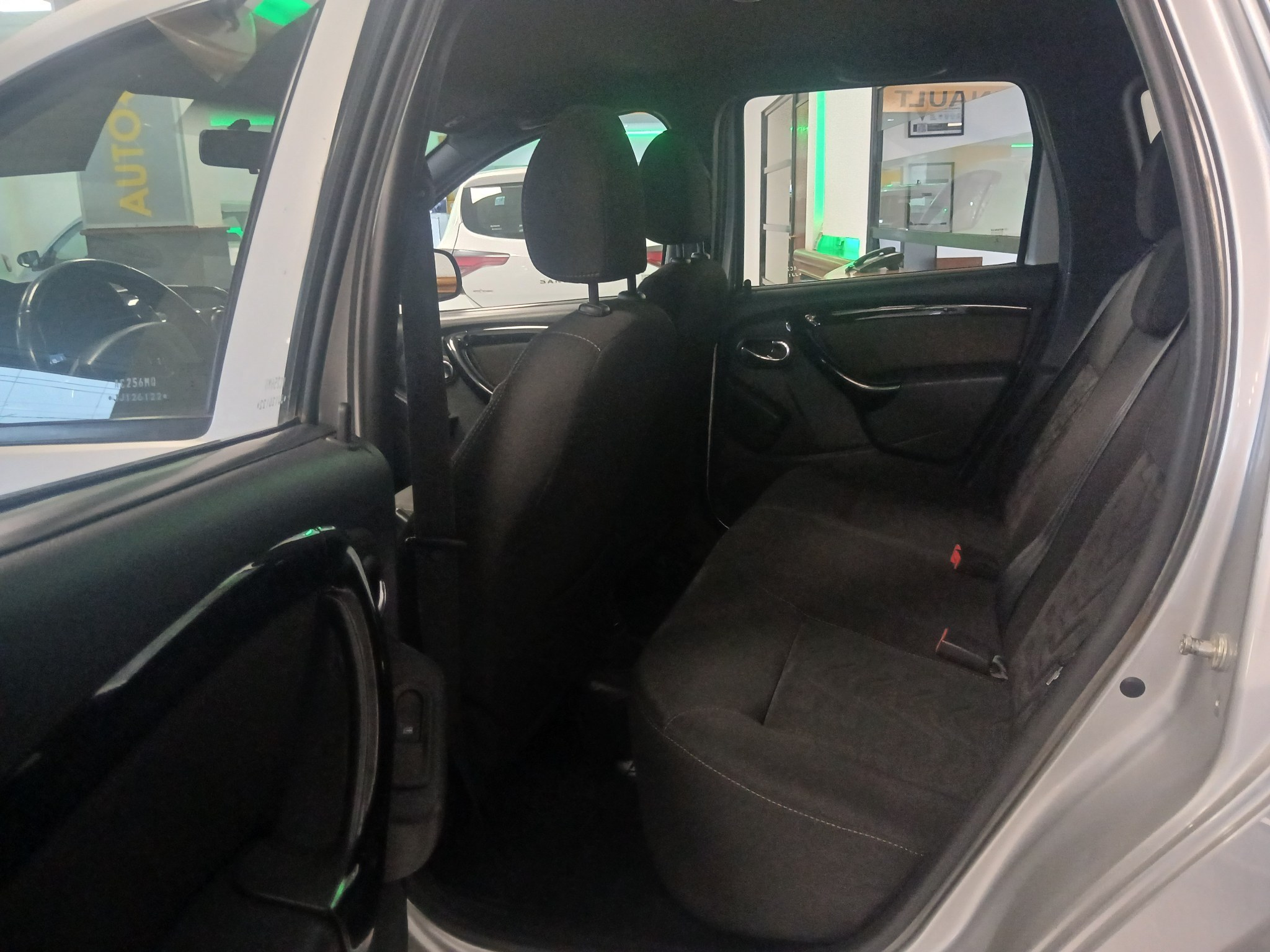 Vista 6 de RENAULT DUSTER PH2 PRIVILEGE 2.0 2018