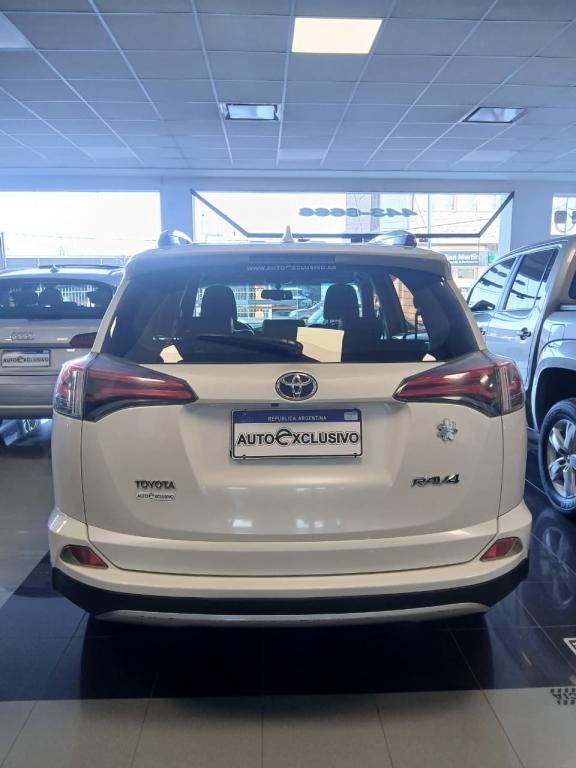 Vista 4 de TOYOTA RAV4 4X2 VX 2017