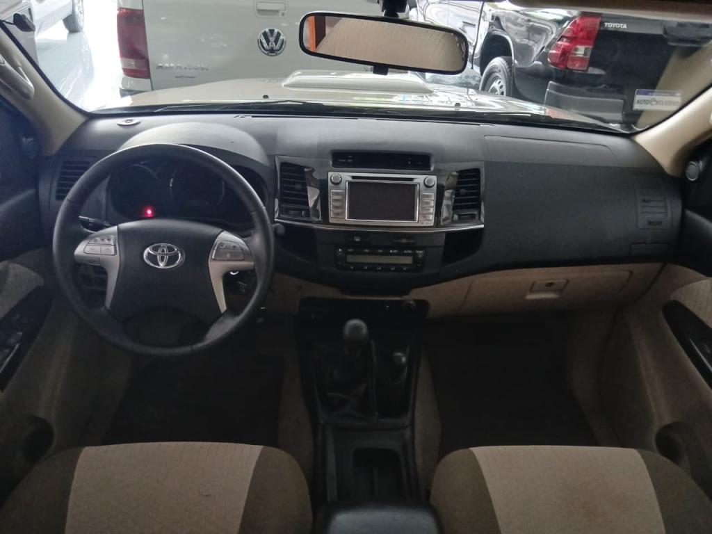 Vista 2 de TOYOTA SW4 4X4 SRV 3.0 TDI 2014