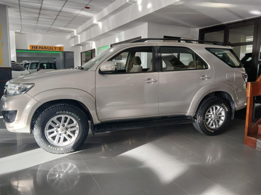 Vista 3 de TOYOTA SW4 4X4 SRV 3.0 TDI 2014