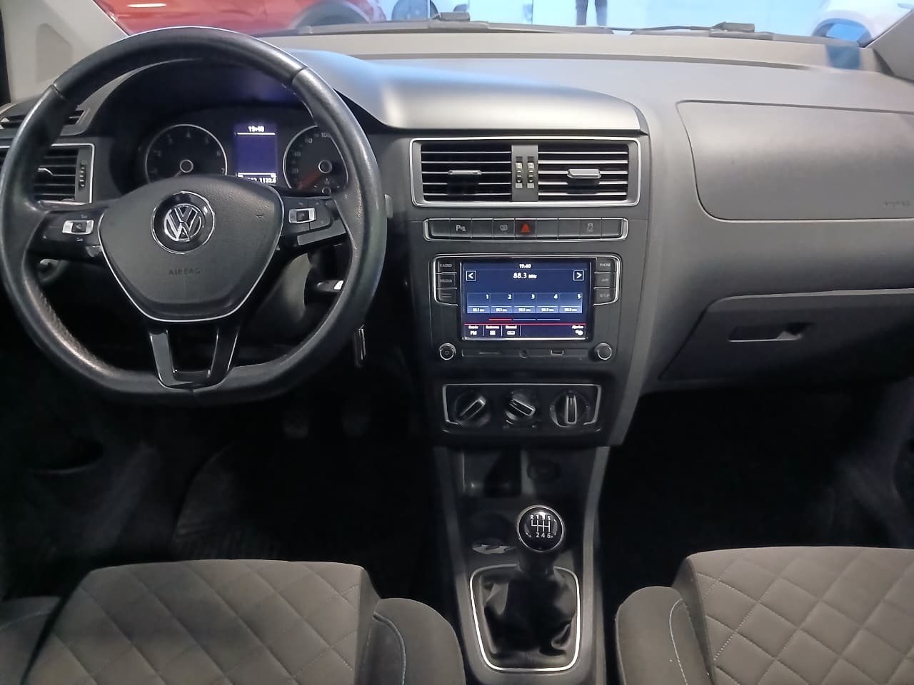 Vista 2 de VOLKSWAGEN SURAN 1.6 5D 212 2018